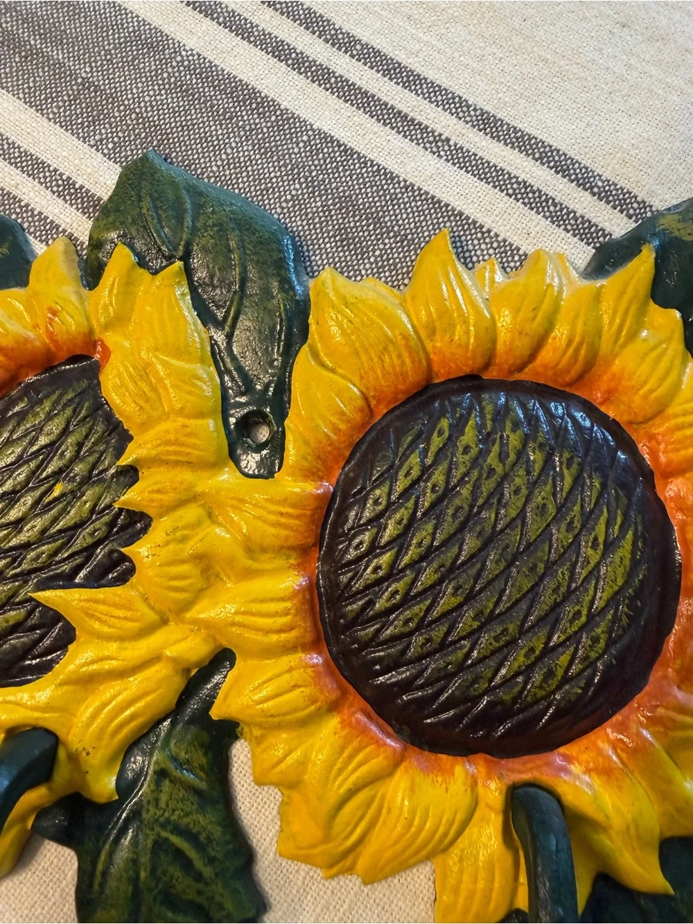 Cast iron 3 sunflower with 3 hook wall hanging